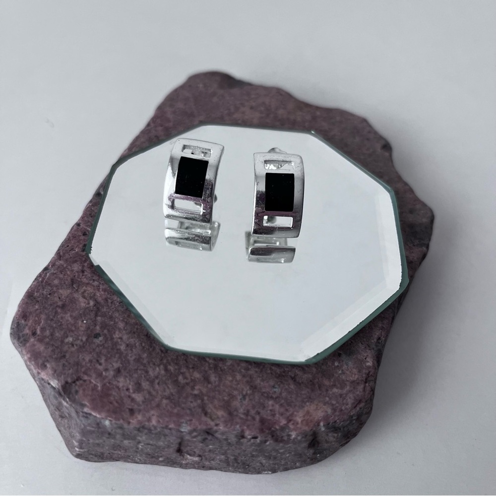 Vintage Sterling silver and inlaid black onyx half hoop pierced earrings - Picture 10 of 10